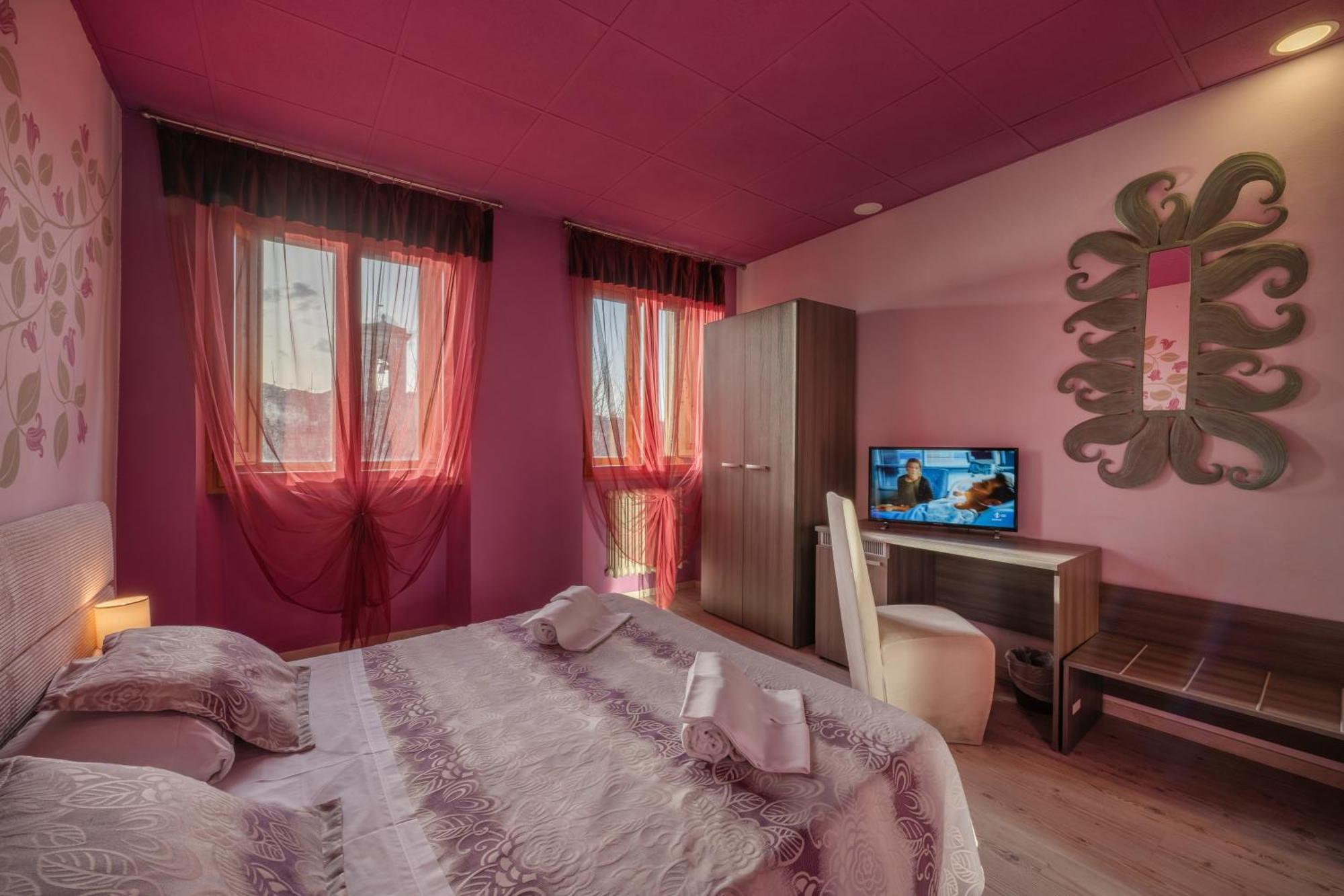 Hotel Palazzo Renieri - 3Stelle S Колле-ди-Валь-д'Эльса Экстерьер фото